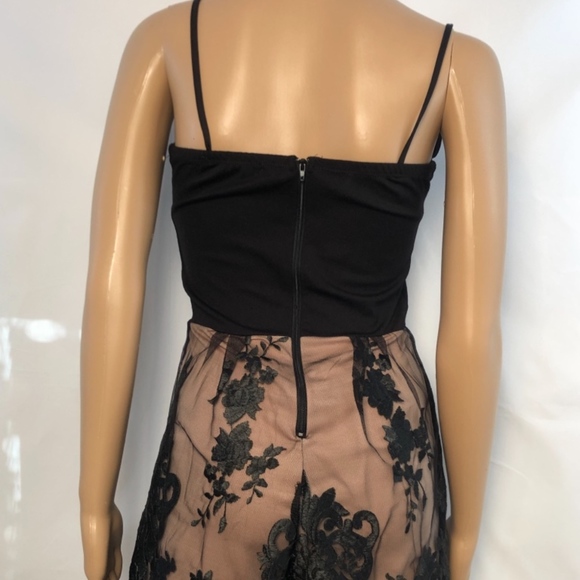 CHARLOTTE RUSEL LACE ROMPER SIZE S - Picture 4 of 6